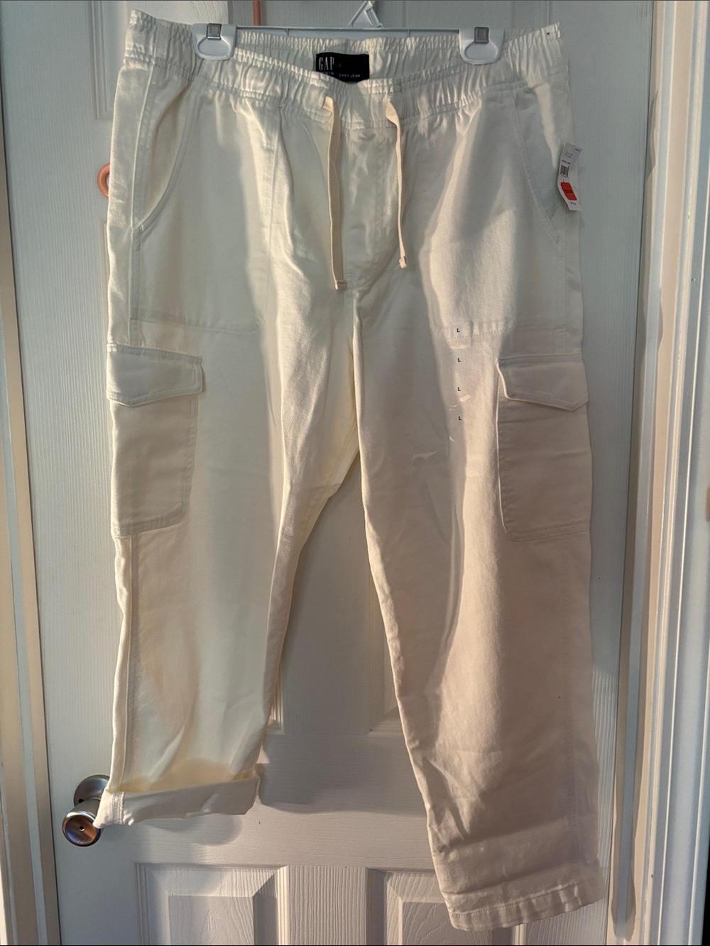 GAP Women's White Cropped Cargo Jeans